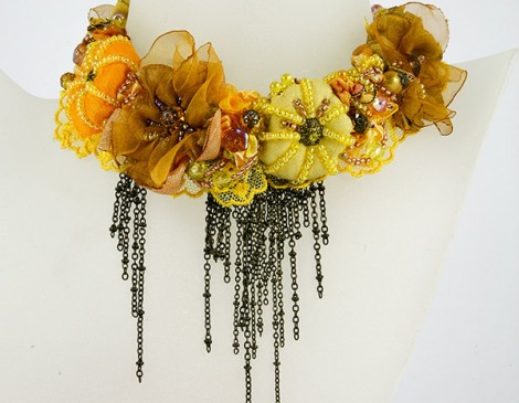 collier romantique jaune, or et miel, dentelle et ruban vintage