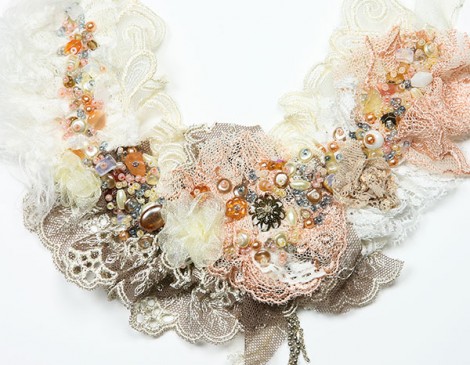 Collier blanc romantique