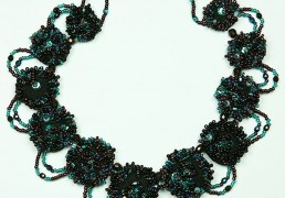 collier feutrine noire