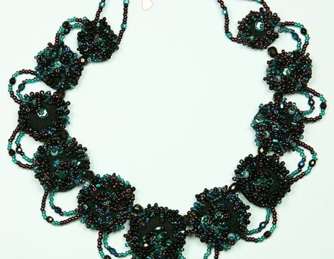 collier feutrine noire